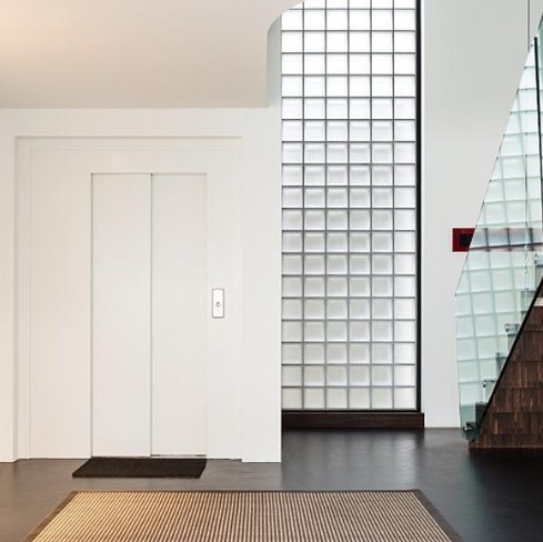 成都安装好的家庭使用的别墅电梯外观图