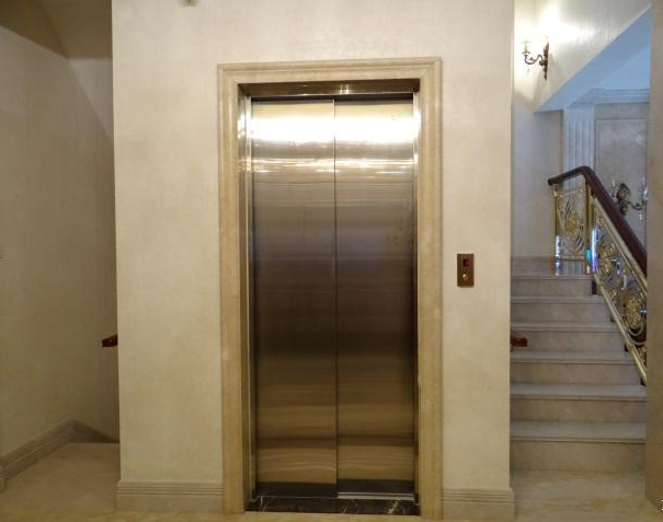 别墅楼梯空间小如何安装电梯